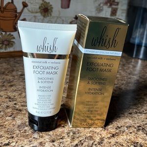 Exfoliating foot mask by Whish